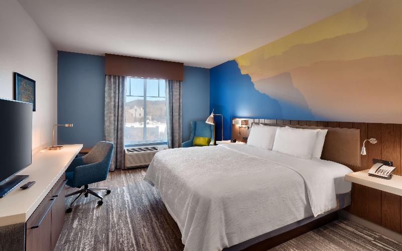 חדר סטנדרט עם מיטת קינג, Hilton Garden Inn Prescott Downtown