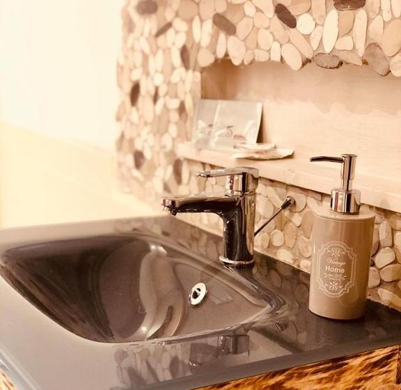 اتاق خانوادگی, B&b Le Quattro Stagioni