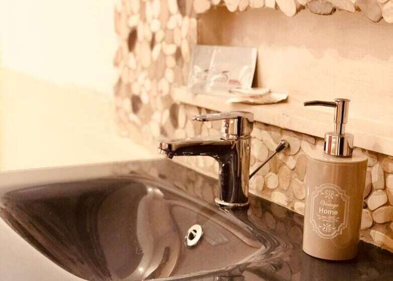 اتاق خانوادگی, B&b Le Quattro Stagioni