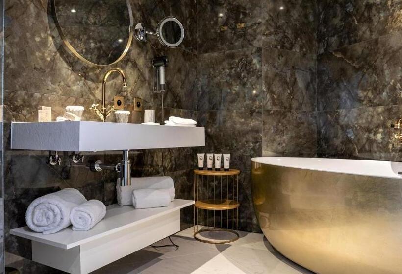 سوییت لوکس, Hôtel Le Diamond Rock