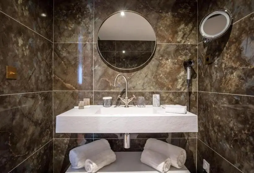 エクゼクティブトリプル, Hôtel Le Diamond Rock