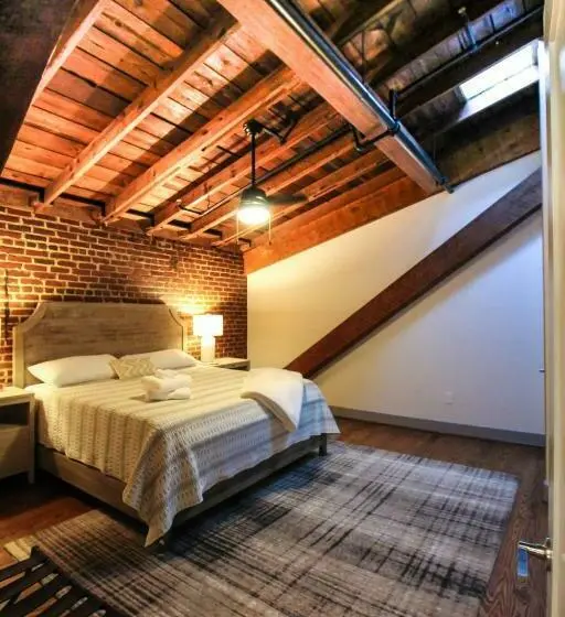 キングサイズベッドのスイートルーム, The Lofts At Downtown Salem