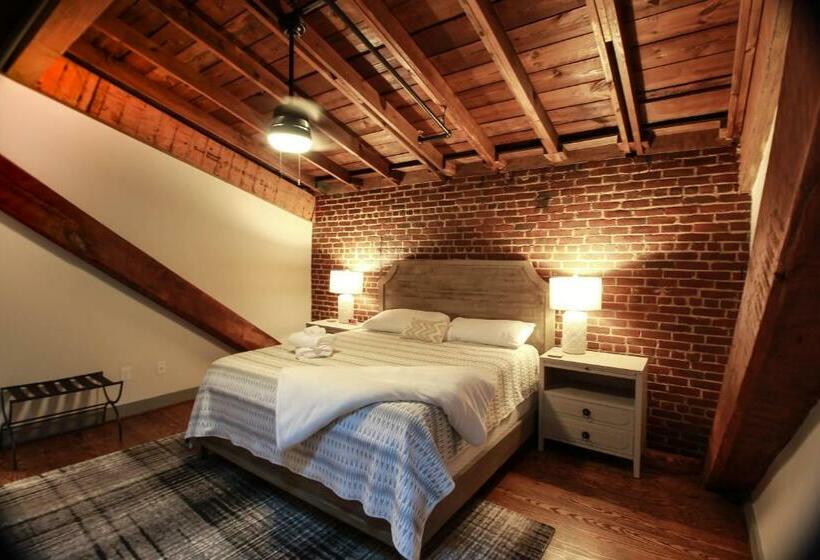 带大床的套房, The Lofts At Downtown Salem