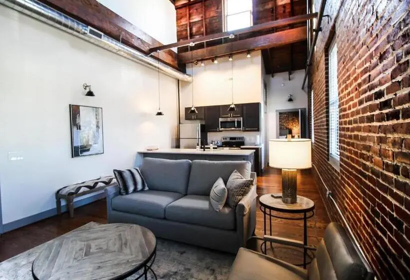 デラックススイート, The Lofts At Downtown Salem