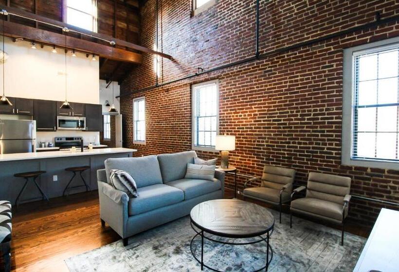 جناح ديلوكس, The Lofts At Downtown Salem