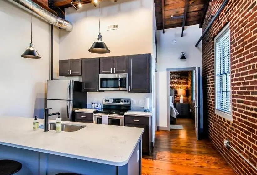 デラックススイート, The Lofts At Downtown Salem