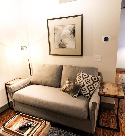 إستوديو قياسى, The Lofts At Downtown Salem