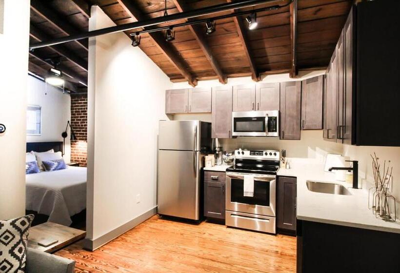 إستوديو قياسى, The Lofts At Downtown Salem