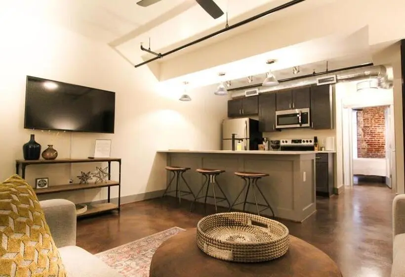 スイート, The Lofts At Downtown Salem