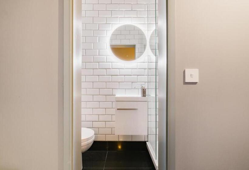 Superior Room, Cityspace Tower Bridge