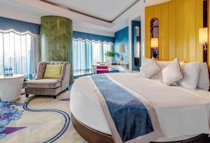 Номер Стандарт, Days Hotel & Suites China Town   Metro Line 2 & Line 6   Nearby Orange Island  Wuyi Square Changsha