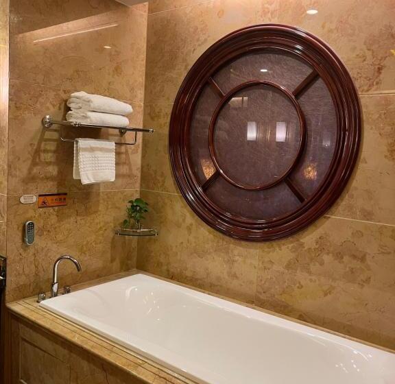 Номер Deluxe, Days Hotel & Suites China Town   Metro Line 2 & Line 6   Nearby Orange Island  Wuyi Square Changsha