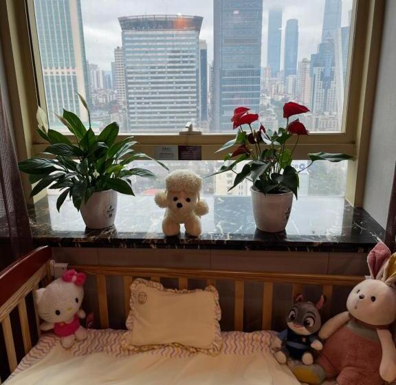 Семейный Номер, Days Hotel & Suites China Town   Metro Line 2 & Line 6   Nearby Orange Island  Wuyi Square Changsha