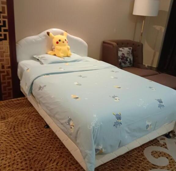 Семейный Номер, Days Hotel & Suites China Town   Metro Line 2 & Line 6   Nearby Orange Island  Wuyi Square Changsha