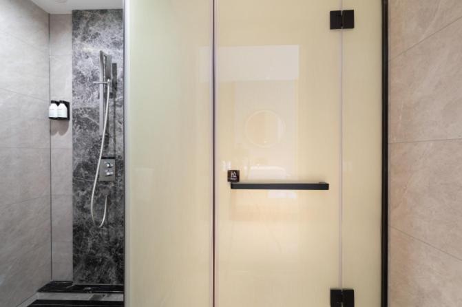 Номер Стандарт, Days Hotel & Suites China Town   Metro Line 2 & Line 6   Nearby Orange Island  Wuyi Square Changsha