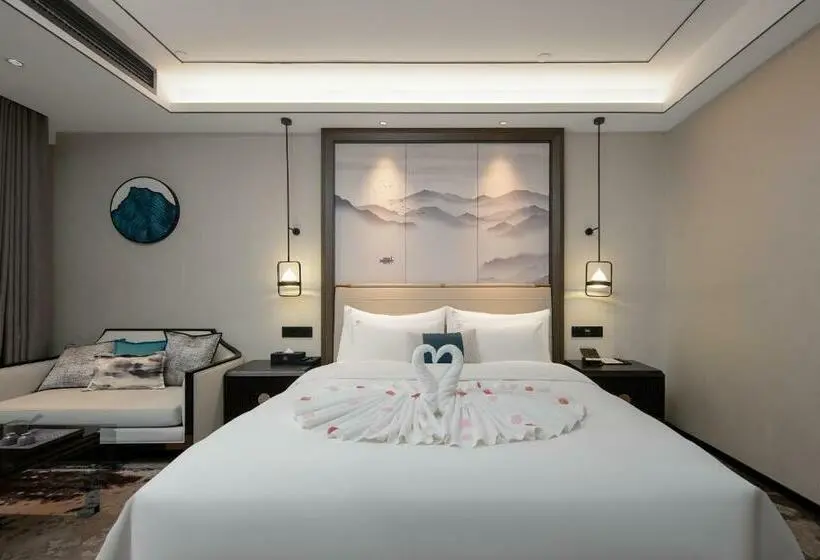 デラックスルーム, Days Hotel & Suites China Town   Metro Line 2 & Line 6   Nearby Orange Island  Wuyi Square Changsha