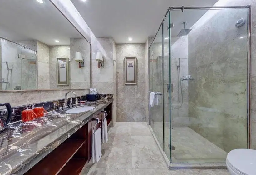 デラックスルーム, Days Hotel & Suites China Town   Metro Line 2 & Line 6   Nearby Orange Island  Wuyi Square Changsha