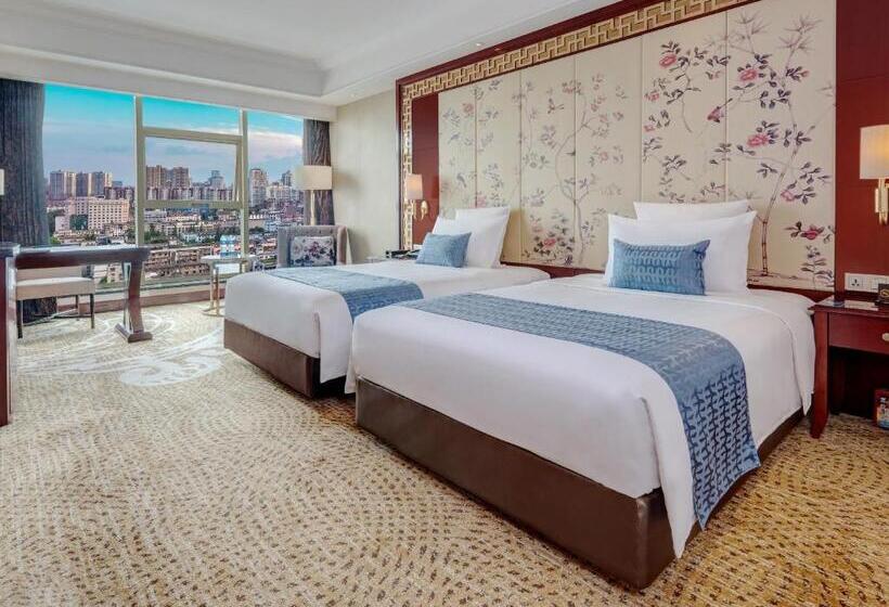 Номер Deluxe, Days Hotel & Suites China Town   Metro Line 2 & Line 6   Nearby Orange Island  Wuyi Square Changsha