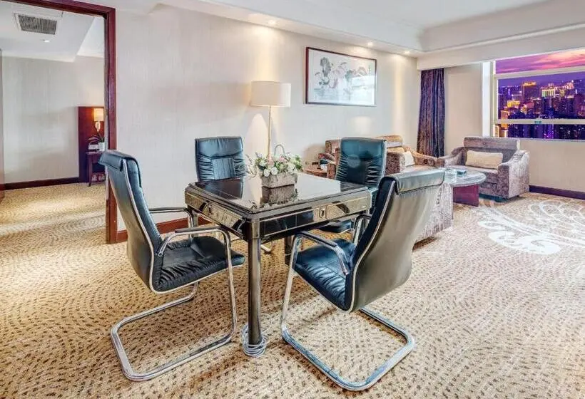 デラックススイート, Days Hotel & Suites China Town   Metro Line 2 & Line 6   Nearby Orange Island  Wuyi Square Changsha