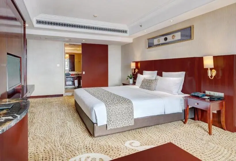 デラックススイート, Days Hotel & Suites China Town   Metro Line 2 & Line 6   Nearby Orange Island  Wuyi Square Changsha