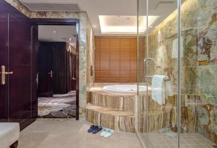 プレジデントスイートルーム, Days Hotel & Suites China Town   Metro Line 2 & Line 6   Nearby Orange Island  Wuyi Square Changsha