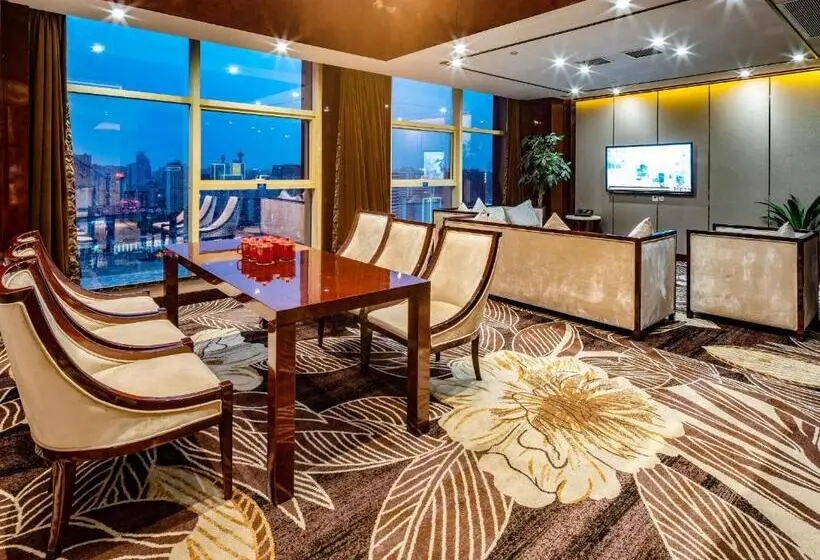 プレジデントスイートルーム, Days Hotel & Suites China Town   Metro Line 2 & Line 6   Nearby Orange Island  Wuyi Square Changsha