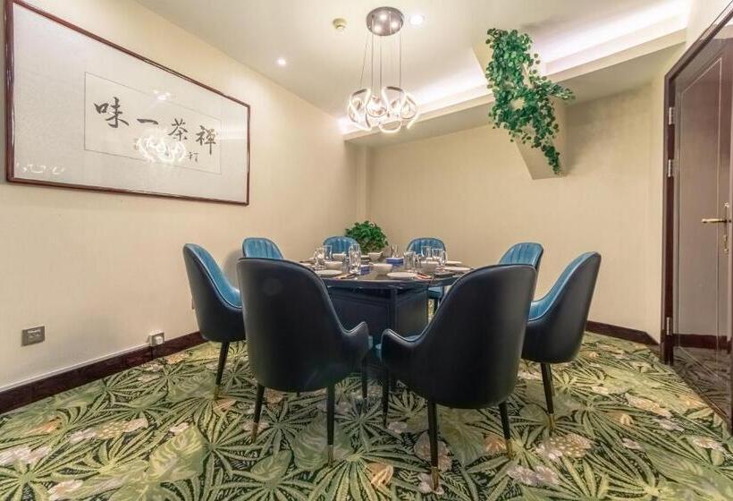 Президентский Люкс, Days Hotel & Suites China Town   Metro Line 2 & Line 6   Nearby Orange Island  Wuyi Square Changsha