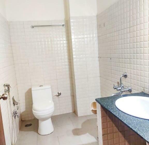 家庭间, Fabhotel Raj Residency Madikeri