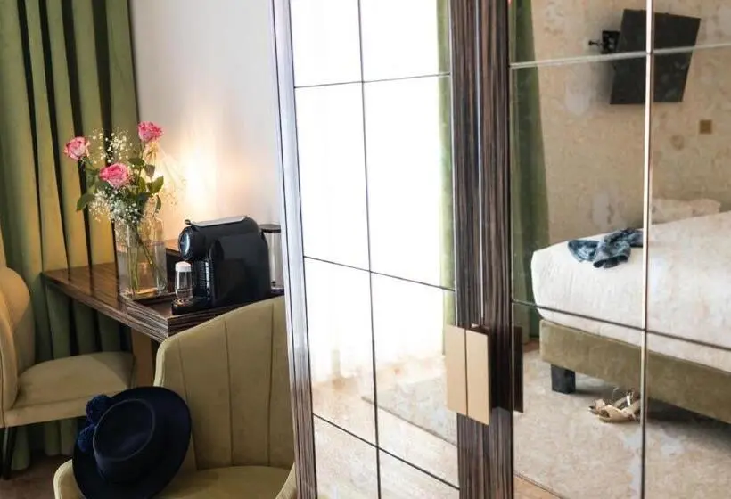 اتاق لوکس با بالکن, República Boutique