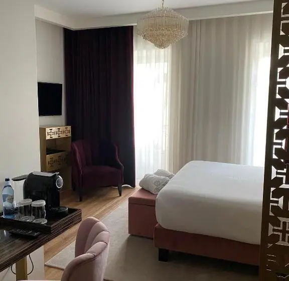 سوییت لوکس, República Boutique