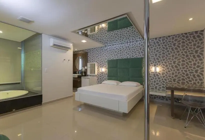 استودیوی استاندارد, Poeme Motel By Drops