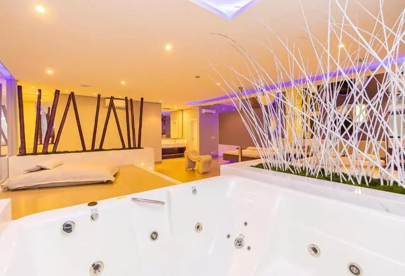 ویلای یک اتاق خوابه با استخر شنا, Poeme Motel By Drops