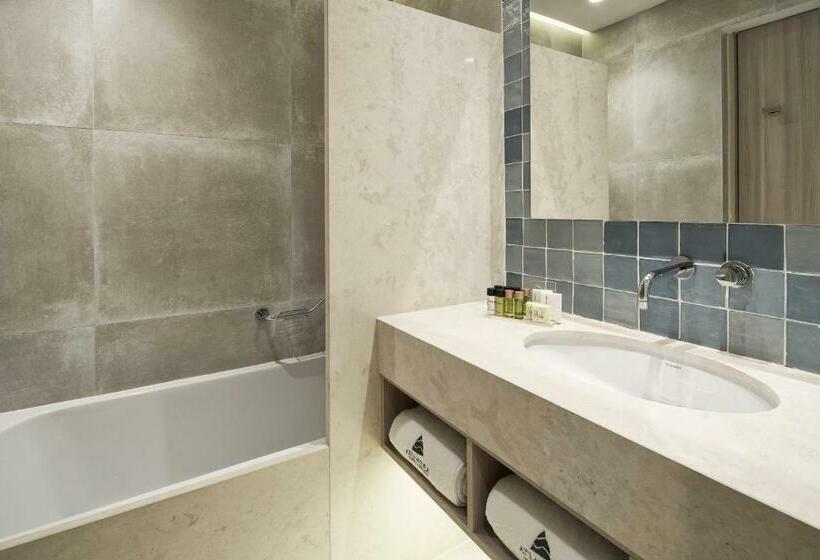 غرفة قياسية داخلية, Mare Paphos