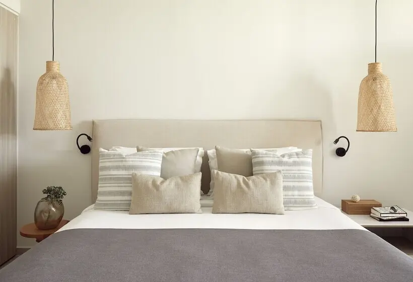 اتاق خانوادگی با چشم‌انداز دریا, Mare Paphos