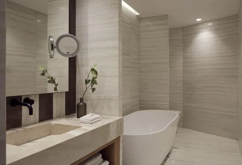 سوییت با چشم‌انداز استخر, Mare Paphos