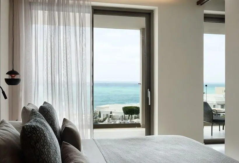 سوییت با چشم‌انداز استخر, Mare Paphos