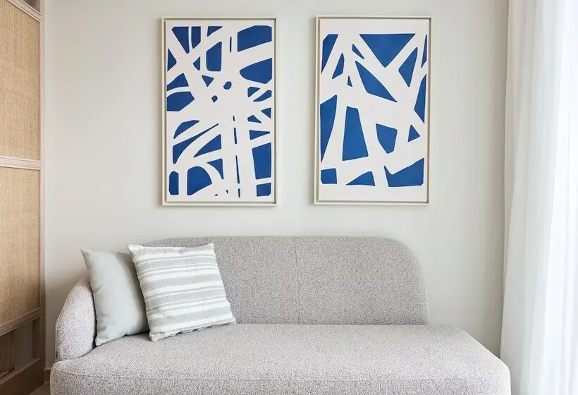 سوییت جونیور با چشم‌انداز دریا, Mare Paphos