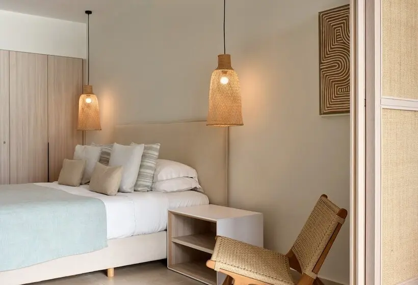 سوییت جونیور با چشم‌انداز دریا, Mare Paphos