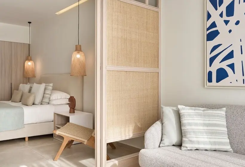 سوییت جونیور با چشم‌انداز دریا, Mare Paphos