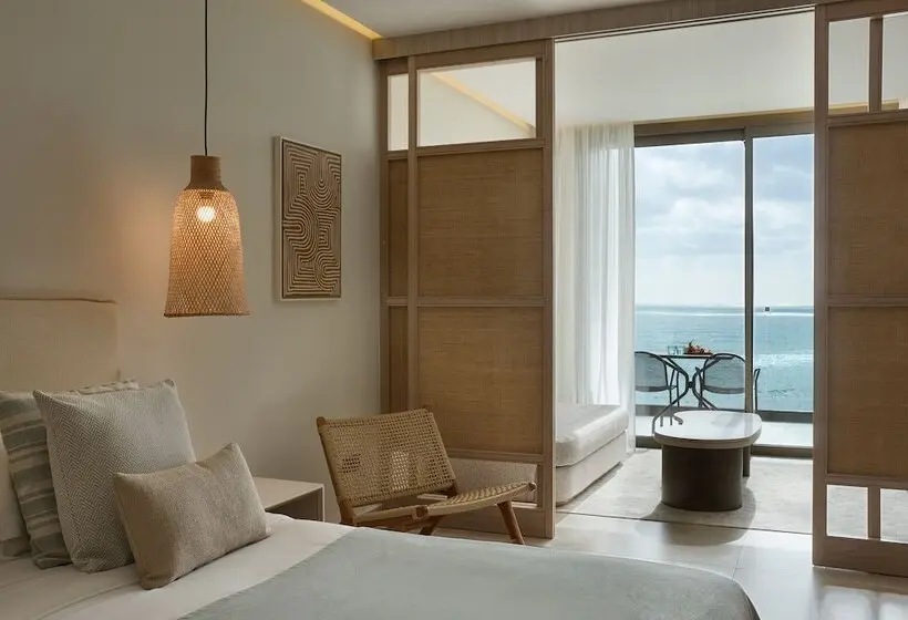 سوییت جونیور با چشم‌انداز دریا, Mare Paphos