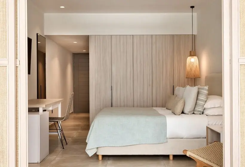 سوییت جونیور با چشم‌انداز دریا, Mare Paphos