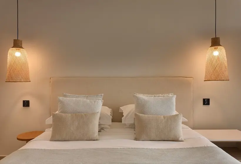 سوییت جونیور با چشم‌انداز دریا, Mare Paphos