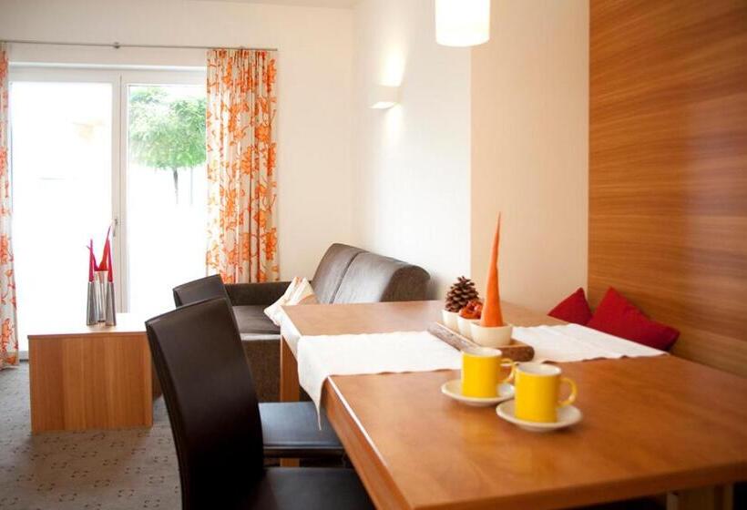 דירת שני חדרים, 4 Jahreszeiten