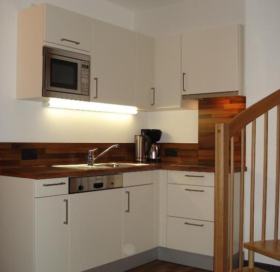 דירת שלושה חדרים, 4 Jahreszeiten