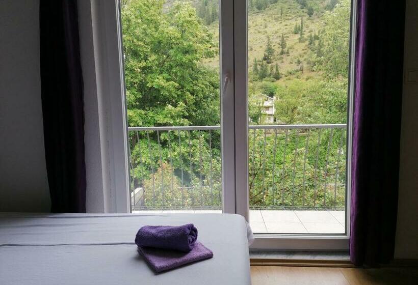 اتاق ساده سه‌ نفره, Apartmani Stolac