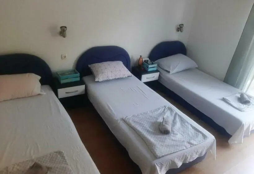 اتاق ساده سه‌ نفره, Apartmani Stolac