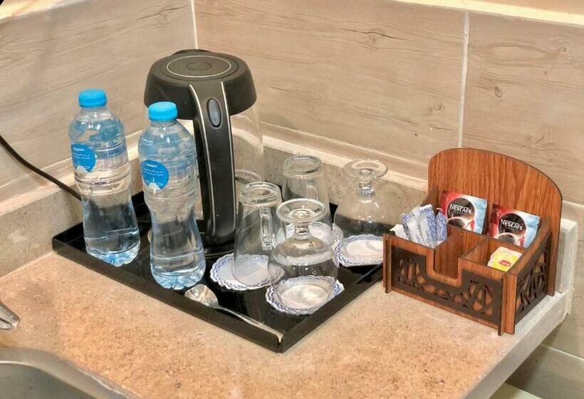 سوییت جونیور, Jewel Dokki