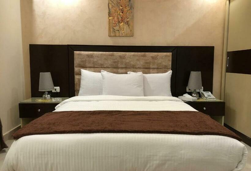 سوییت لوکس, Jewel Dokki