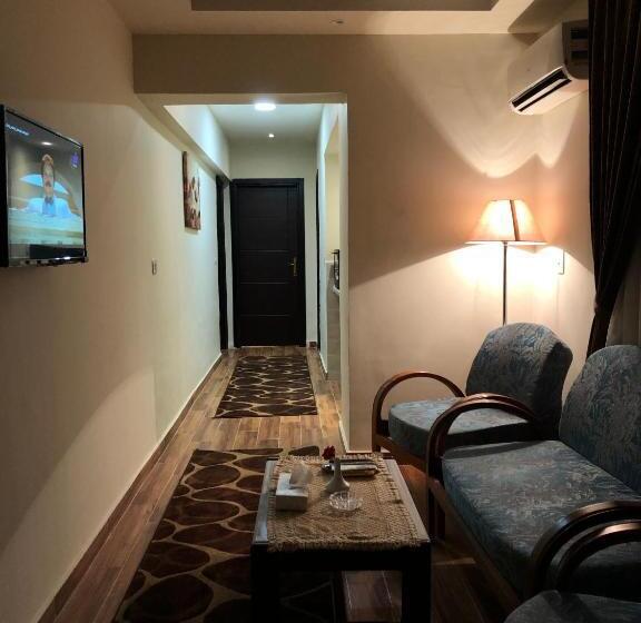 سوییت لوکس, Jewel Dokki