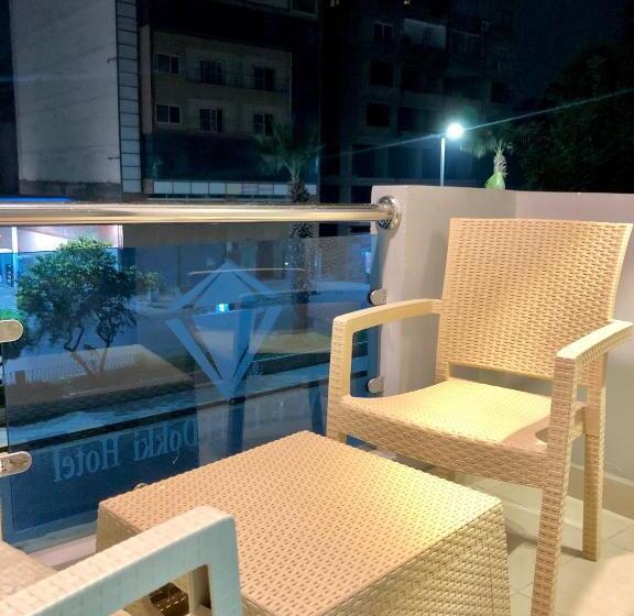 سوییت جونیور, Jewel Dokki